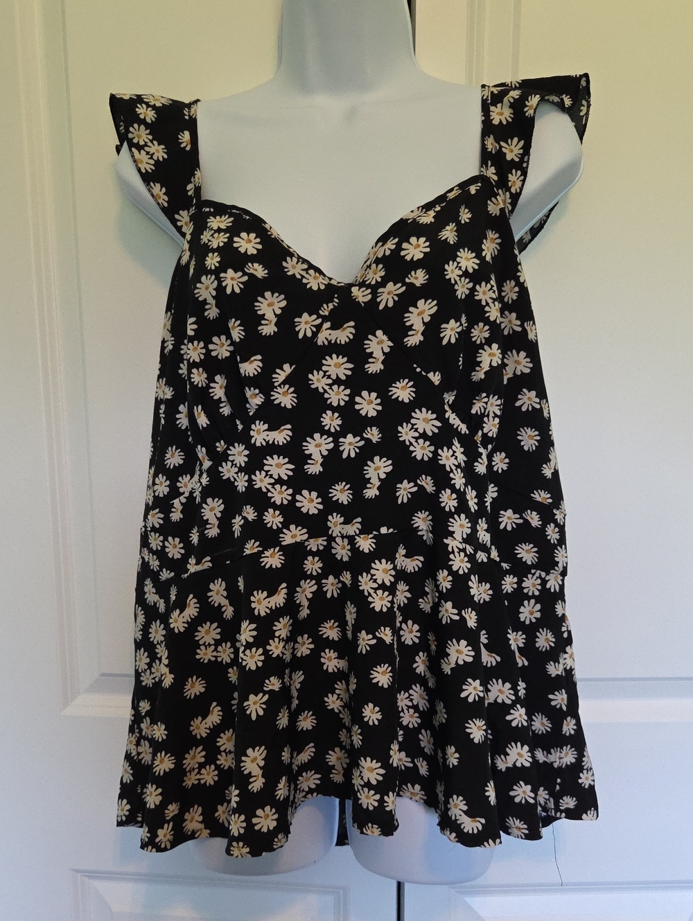 SHEIN Black Daisy Print Camisole Tank